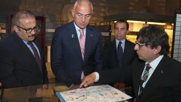 Bakan Ersoy, Hitit İmparatorluğu'nun izlerini taşıyan sergiyi ziyaret etti