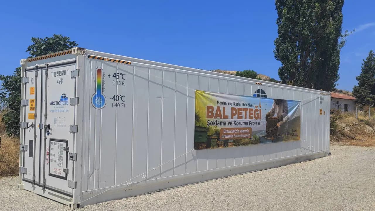 Arıcıların petekleri büyük balmumu güvesine karşı korunacak