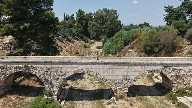 Antalya'da Roma'dan Selçuklu'ya uzanan tarih: 800 yıllık Soğucaksu Köprüsü modern köprüyle yan yana