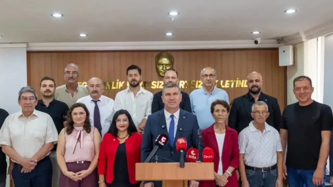 Burdur Belediye Başkanı Ercengiz ve 15 meclis üyesi, YENİ Parti'ye katıldı