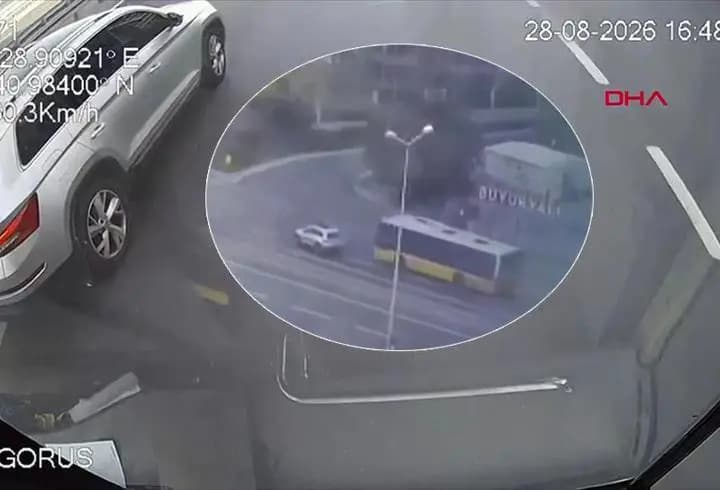 2 kişinin öldüğü İETT otobüsü kazasına ait yeni görüntü: Otomobilin sürücüsü tutuklandı