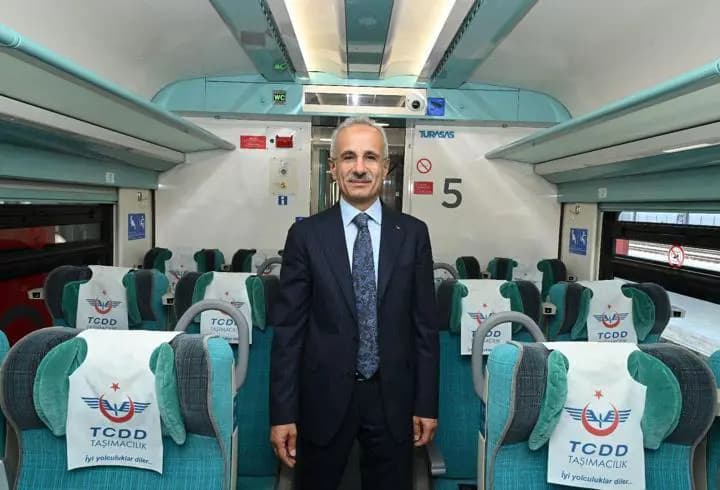Türkiye’nin 2. YHT hattı 15 yaşında: Bakan Uraloğlu istatistikleri açıkladı!