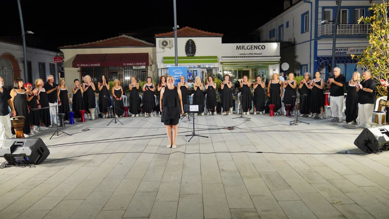 Tarihi Gümrük Meydanı sanatseverlerin buluşma noktası oldu