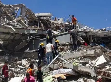 Kolombiya'da 7,4 büyüklüğündeki depremde ölenlerin sayısı 329'a çıktı