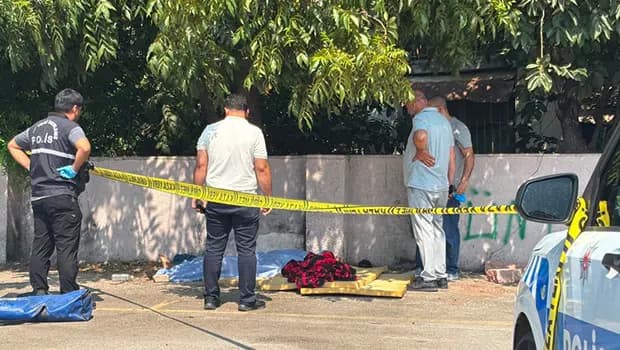 Antalya'da pazar yerinde yarı çıplak ceset bulundu: Kimliği parmak izinden tespit edildi