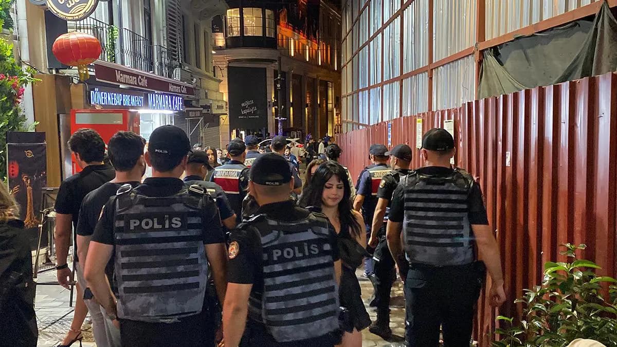 İstanbul'da 'Ailem Güvende' operasyonu! Çok sayıda mekanda arama yapıldı