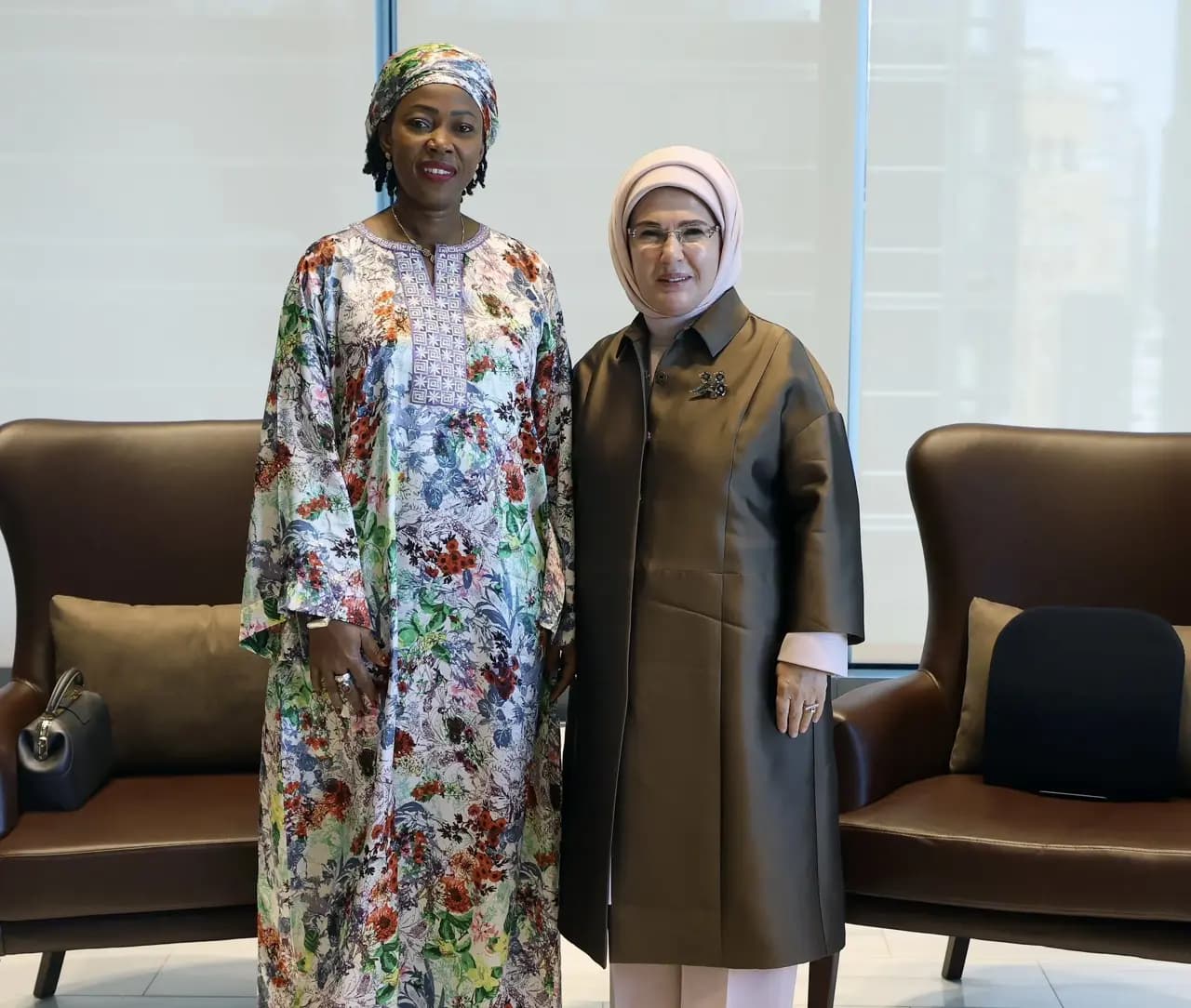 Emine Erdoğan'dan Türkevi'nde anlamlı kabul! Sierra Leone Cumhurbaşkanı'nın eşi Fatima Maada Bio ile bir araya geldi