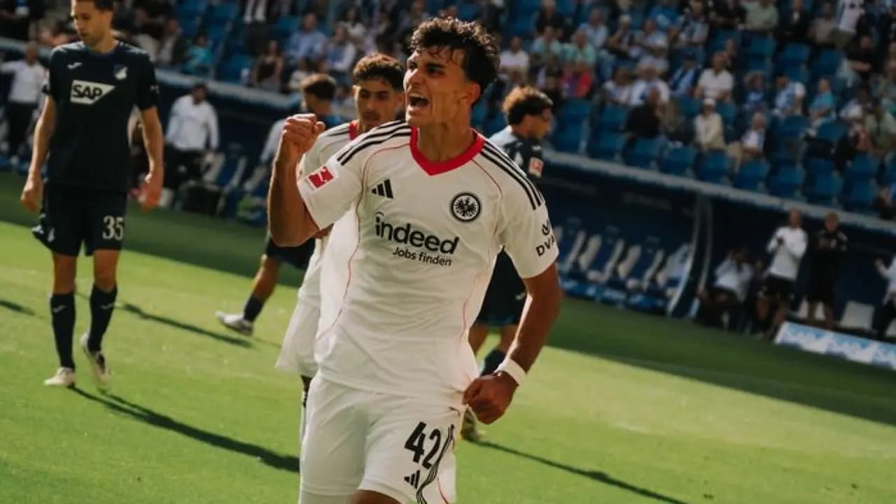 Can yıldızlaştı, Frankfurt siftah yaptı!
