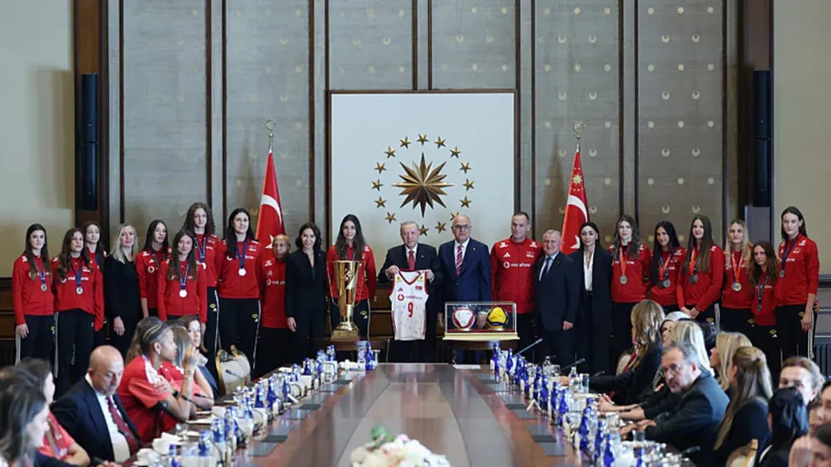 Başkan Erdoğan, şampiyon milli voleybolcuları kabul etti: "Gurur verici bir yıl geçirdik"