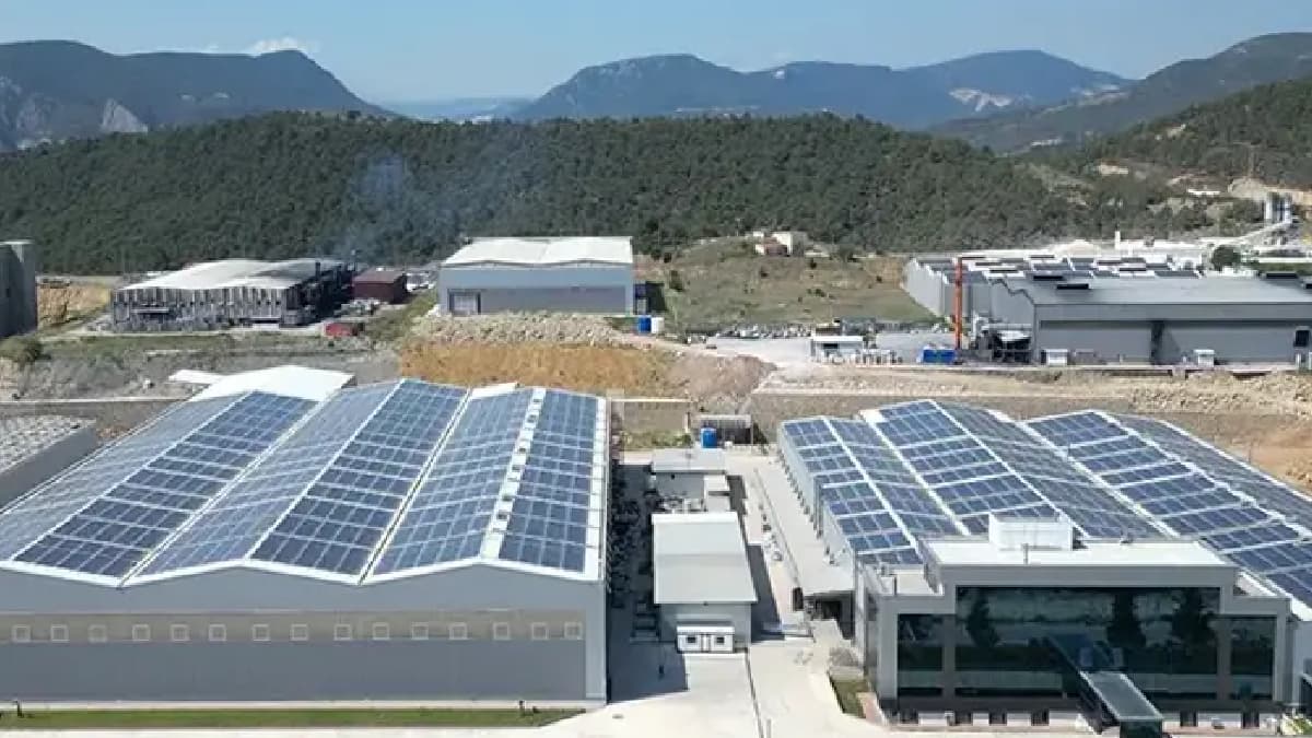 Bir tıra 12 ev sığdırdılar