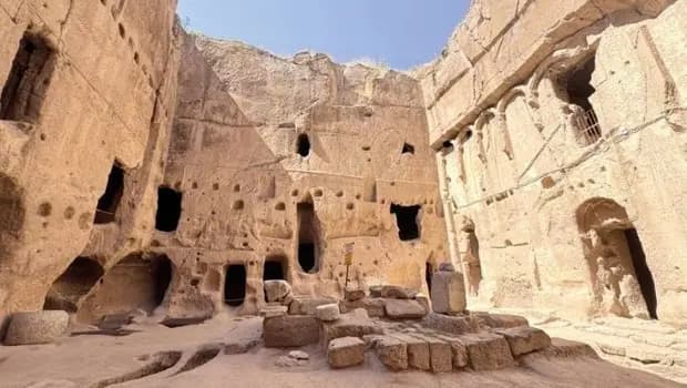 Tarihi Manastır’da 63 yıllık tartışma gülen Meryem Ana ‘fırça’ oyunu mu
