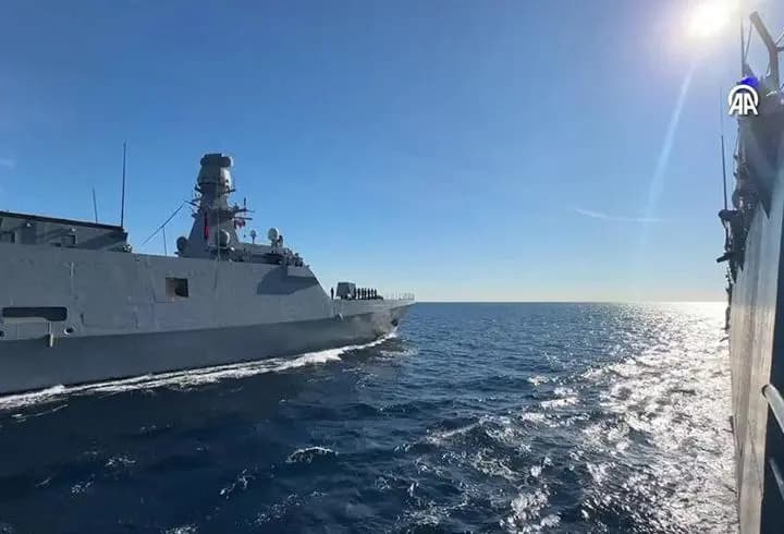 Atina'da NAVTEX paniği: Gemiyi izlediler