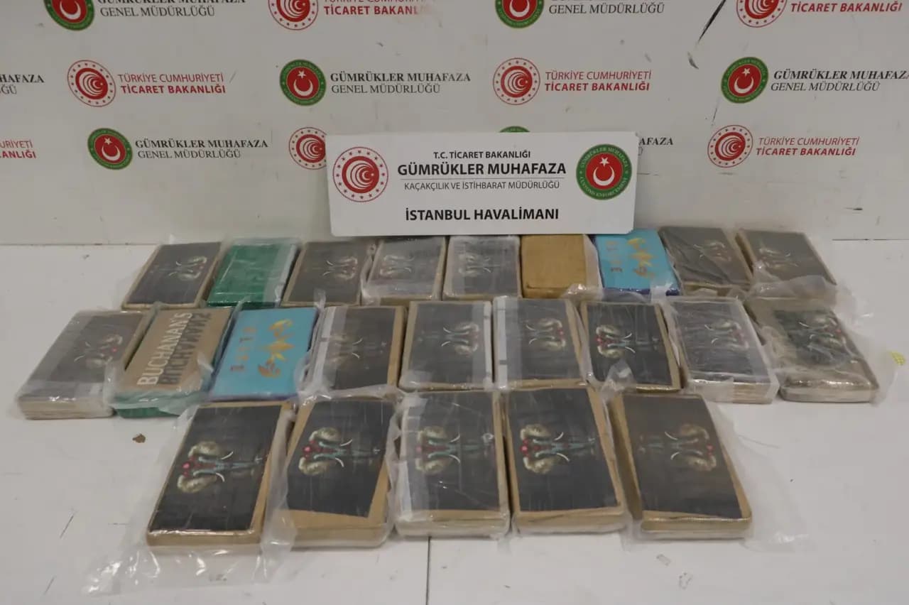 İstanbul Havalimanı’nda ‘pilot’ kılıklı uyuşturucu ağı! 51 kilo kokain ele geçirildi