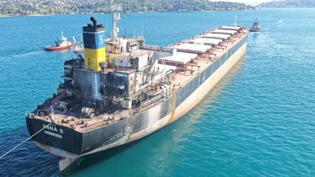 Rusya'da İHA saldırısına uğrayan gemi İstanbul Boğazı'ndan geçti